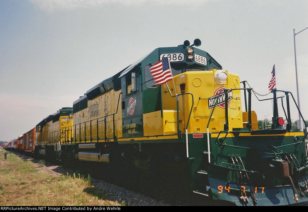 CNW 6886 poses at Johnson Street (Monona Yard) on the point of the 1994 CWM Circus Train